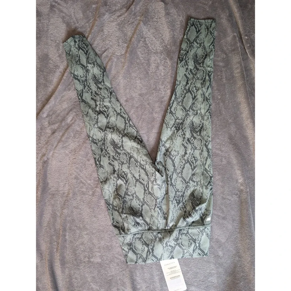 NWT 7/8 Fabletics Green Snake Skin Print PowerHold Athletic Yoga High Waisted S
